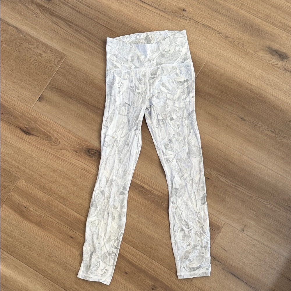 Size 4 Lululemon White High-Waisted Patterned Leggings with Mesh